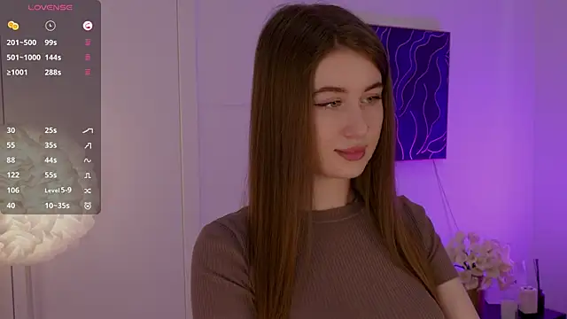 Lilly Colins online show from 9, 3, 2025