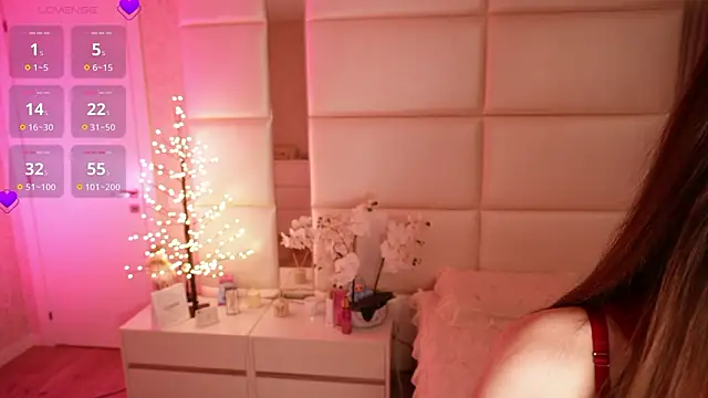 Lilly Colins online show from 22, 3, 2026