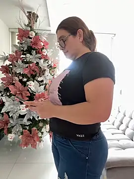 AntonellaAlondra4 online show from 2, 12, 2025