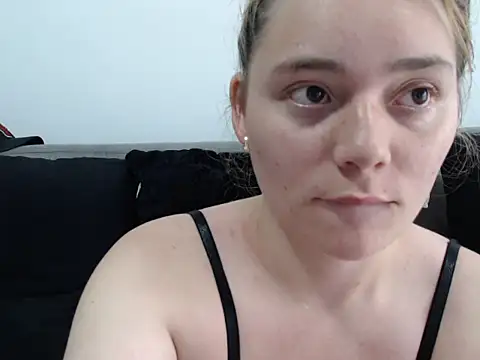 Melody  Lee online show from 13, 2, 2025