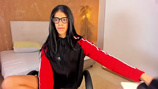 APRILL FOXX online show from 6, 6, 2026