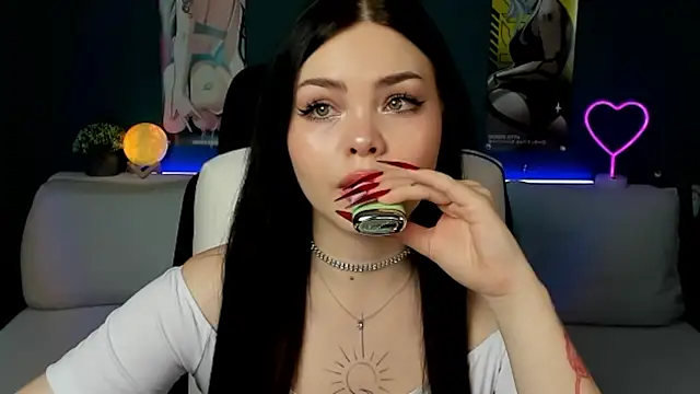 Snapshot of AkiraKatsu chatting on 1, 2, 2025 AkiraKatsu online show from 1, 2, 2025