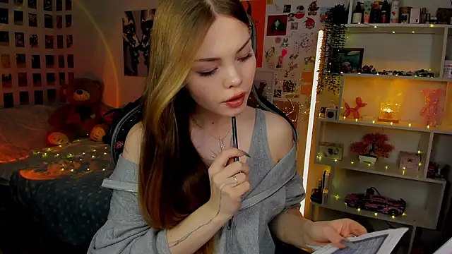 Snapshot of AkiraKatsu chatting on 23, 11, 2025 AkiraKatsu online show from 23, 11, 2025