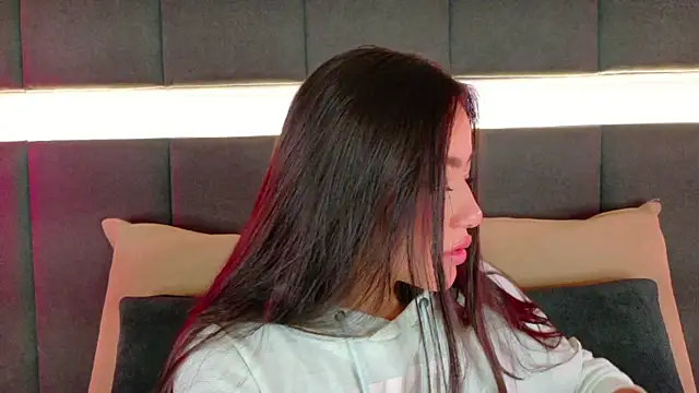 nicolle pierce online show from 25, 10, 2025