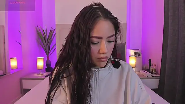 nicolle pierce online show from 25, 3, 2026