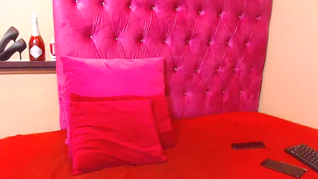 Snapshot of kittykhloe22 chatting on 14, 2, 2025 kittykhloe22 online show from 14, 2, 2025