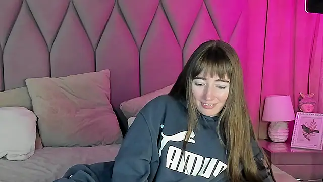 MillicentFarrell online show from 4, 2, 2025