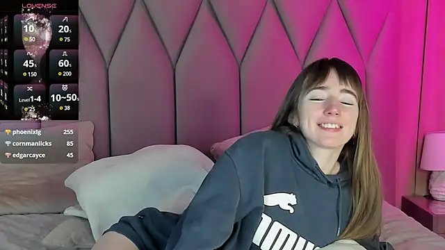 MillicentFarrell online show from 4, 2, 2025