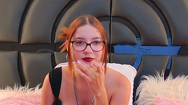 Snapshot of LiliFox18 chatting on 5, 3, 2025 LiliFox18 online show from 5, 3, 2025