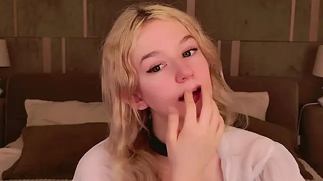 Snapshot of NaomiLoys chatting on 10, 3, 2025 NaomiLoys online show from 10, 3, 2025