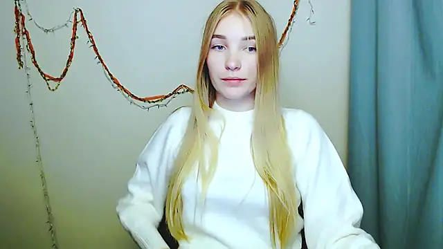 Snapshot of Queen_ofLove chatting on 18, 12, 2025 Queen ofLove online show from 18, 12, 2025