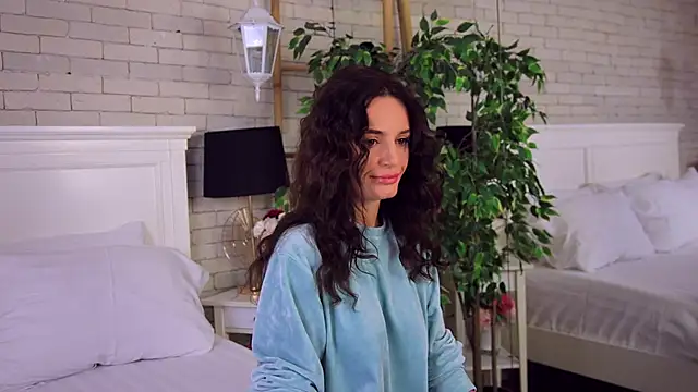 CarlaWhite online show from 5, 10, 2025