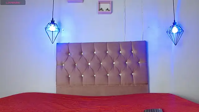 couple lovelyds online show from 19, 2, 2025