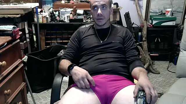 Snapshot of ScubaStevex chatting on 17, 11, 2025 ScubaStevex online show from 17, 11, 2025