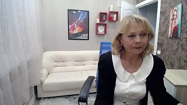 Milla Cutie18 online show from 28, 1, 2025