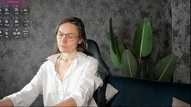 Snapshot of Lillian_White chatting on 11, 11, 2025 Lillian White online show from 11, 11, 2025