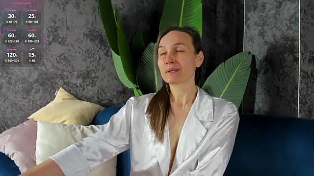 Snapshot of Lillian_White chatting on 1, 12, 2025 Lillian White online show from 1, 12, 2025