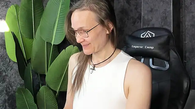 Snapshot of Lillian_White chatting on 3, 5, 2026 Lillian White online show from 3, 5, 2026