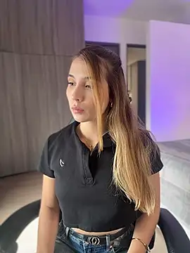 SophieRaily  online show from 18, 12, 2025