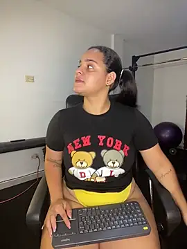 Violetrousse online show from 4, 10, 2025