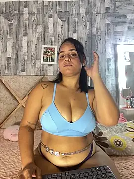 Snapshot of Violetrousse chatting on 8, 5, 2026 Violetrousse online show from 8, 5, 2026