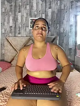 Snapshot of Violetrousse chatting on 13, 5, 2026 Violetrousse online show from 13, 5, 2026