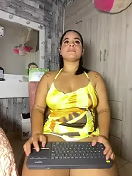 Snapshot of Violetrousse chatting on 6, 6, 2026 Violetrousse online show from 6, 6, 2026