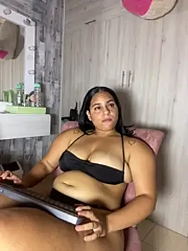 Snapshot of Violetrousse chatting on 11, 6, 2026 Violetrousse online show from 11, 6, 2026