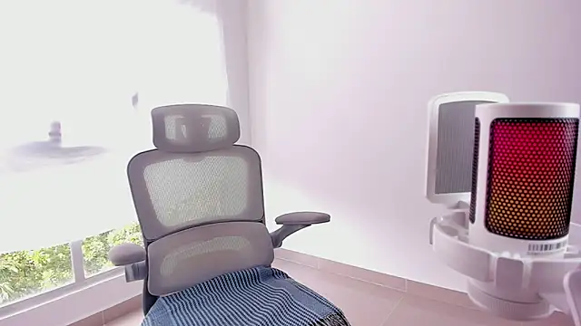 Snapshot of Sakito_Tokio chatting on 15, 12, 2025 Sakito Tokio online show from 15, 12, 2025