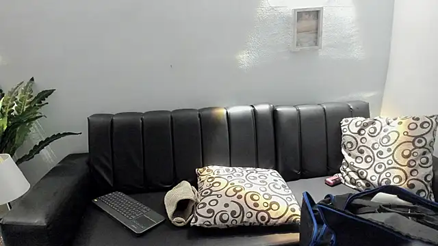 Mia petite01 online show from 15, 11, 2025