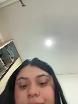 alissonfernandez  online show from 5, 3, 2025