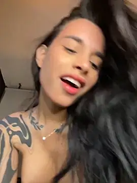 Snapshot of alessia_iris19 chatting on 25, 10, 2025 alessia iris19 online show from 25, 10, 2025