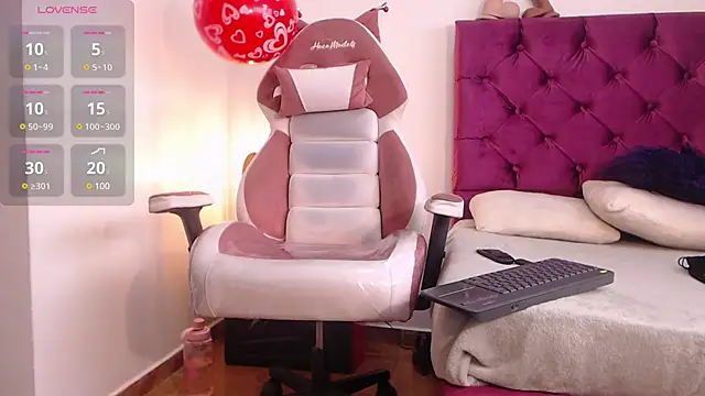 Snapshot of NAOMI_WINDSOR chatting on 17, 2, 2025 NAOMI WINDSOR online show from 17, 2, 2025