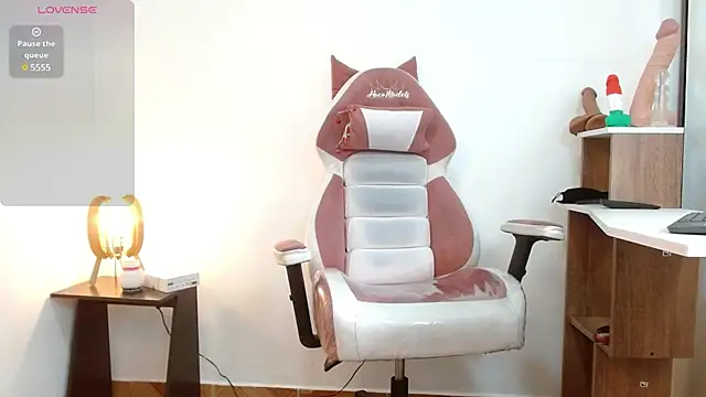 Snapshot of NAOMI_WINDSOR chatting on 27, 2, 2025 NAOMI WINDSOR online show from 27, 2, 2025