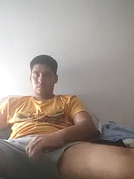 estudiante69 online show from 31, 12, 2024