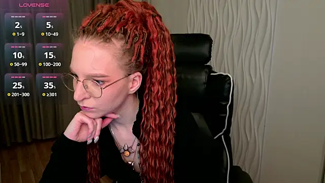 Snapshot of VioletShine chatting on 21, 5, 2026 VioletShine online show from 21, 5, 2026