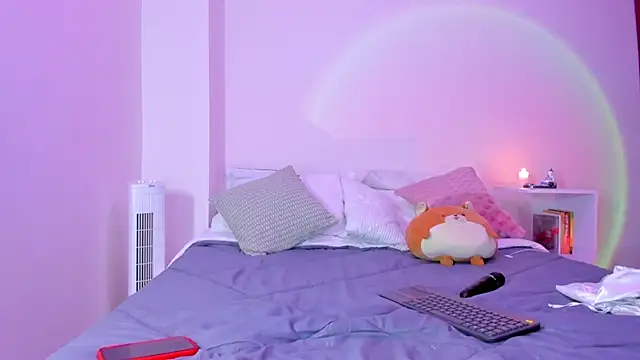 Snapshot of emillyhills chatting on 17, 12, 2024 emillyhills online show from 17, 12, 2024