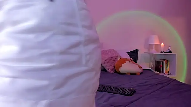 Snapshot of emillyhills chatting on 22, 12, 2024 emillyhills online show from 22, 12, 2024