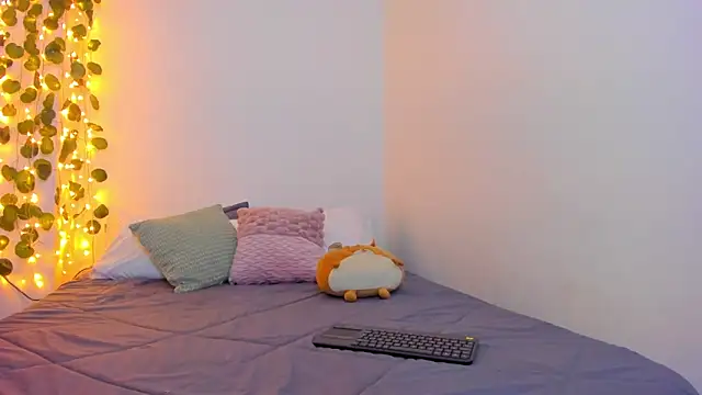 Snapshot of emillyhills chatting on 24, 1, 2025 emillyhills online show from 24, 1, 2025