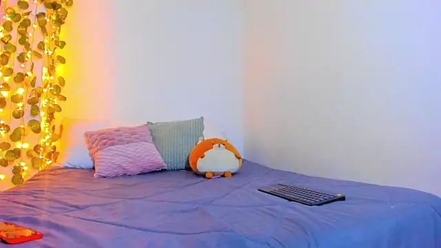 Snapshot of emillyhills chatting on 6, 2, 2025 emillyhills online show from 6, 2, 2025