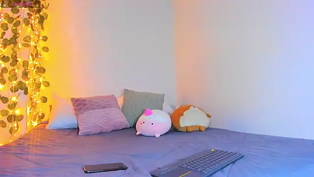 Snapshot of emillyhills chatting on 9, 3, 2025 emillyhills online show from 9, 3, 2025