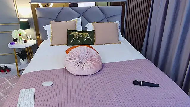 AvaCristal online show from 17, 4, 2026