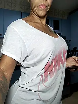 Snapshot of Alison_fitness chatting on 11, 10, 2025 Alison fitness online show from 11, 10, 2025