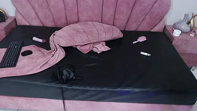 Snapshot of Candy_Bony chatting on 5, 1, 2025 Candy Bony online show from 5, 1, 2025