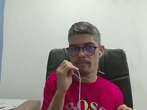 Snapshot of DiGabriel chatting on 3, 10, 2025 DiGabriel online show from 3, 10, 2025