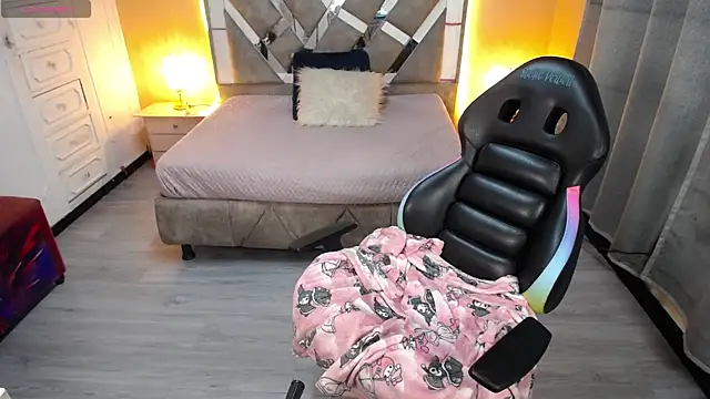 Snapshot of Kate_Laurence_ chatting on 11, 3, 2025 Kate Laurence online show from 11, 3, 2025