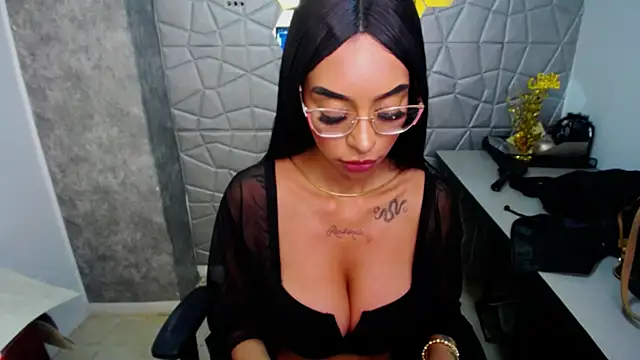 Tiffanny online show from 9, 3, 2025