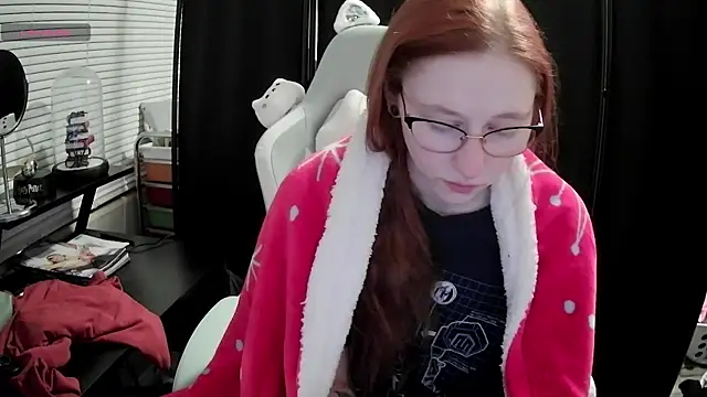 LilyFoxxx online show from 15, 2, 2025