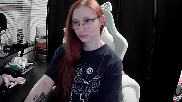 LilyFoxxx online show from 15, 2, 2025