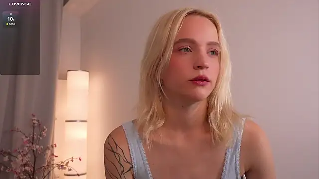 Snapshot of lolly_pie chatting on 18, 11, 2025 lolly pie online show from 18, 11, 2025